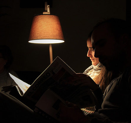 Lampa do czytania – jak wybrać najlepsze oświetlenie?
