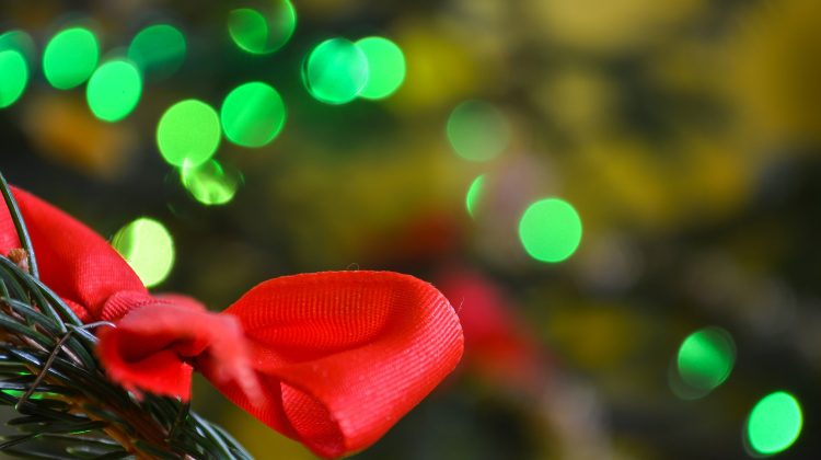 Lampki choinkowe – efektowna ozdoba świątecznego drzewka i Twojego domu