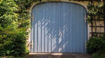 6 Najważniejszych informacji, które każdy musi znać decydując się na zakup bram garażowych rozwiernych